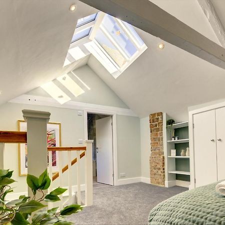 The Nook - A Modern 2 Bedroom Loft With Parking Рипон Экстерьер фото