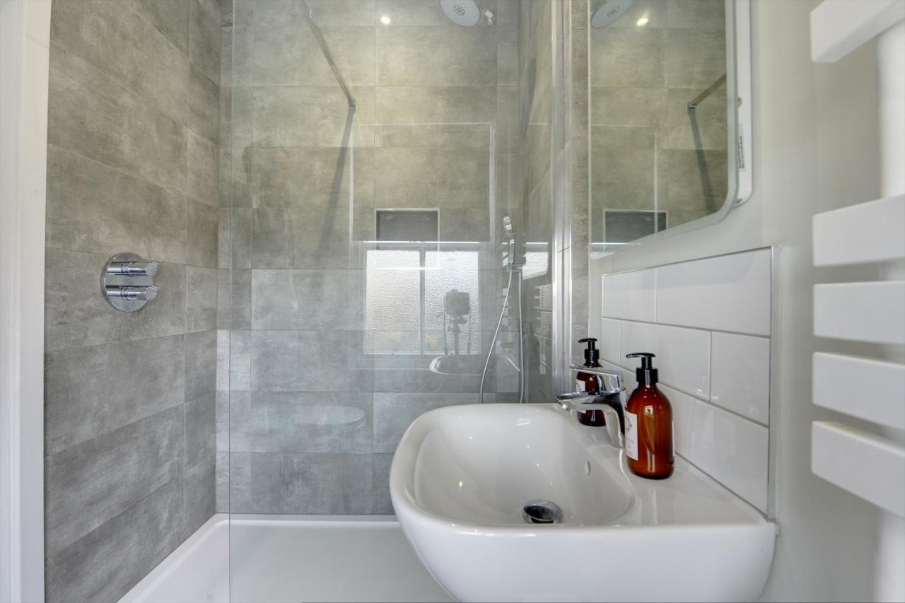 The Nook - A Modern 2 Bedroom Loft With Parking Рипон Экстерьер фото